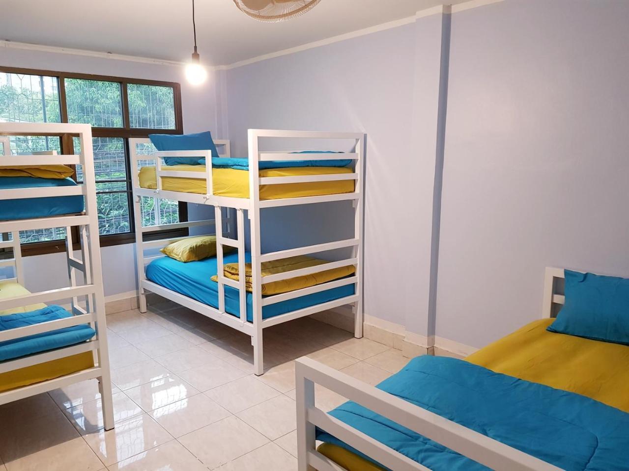 Meet & Meal Hostel กรุงเทพมหานคร ภายนอก รูปภาพ