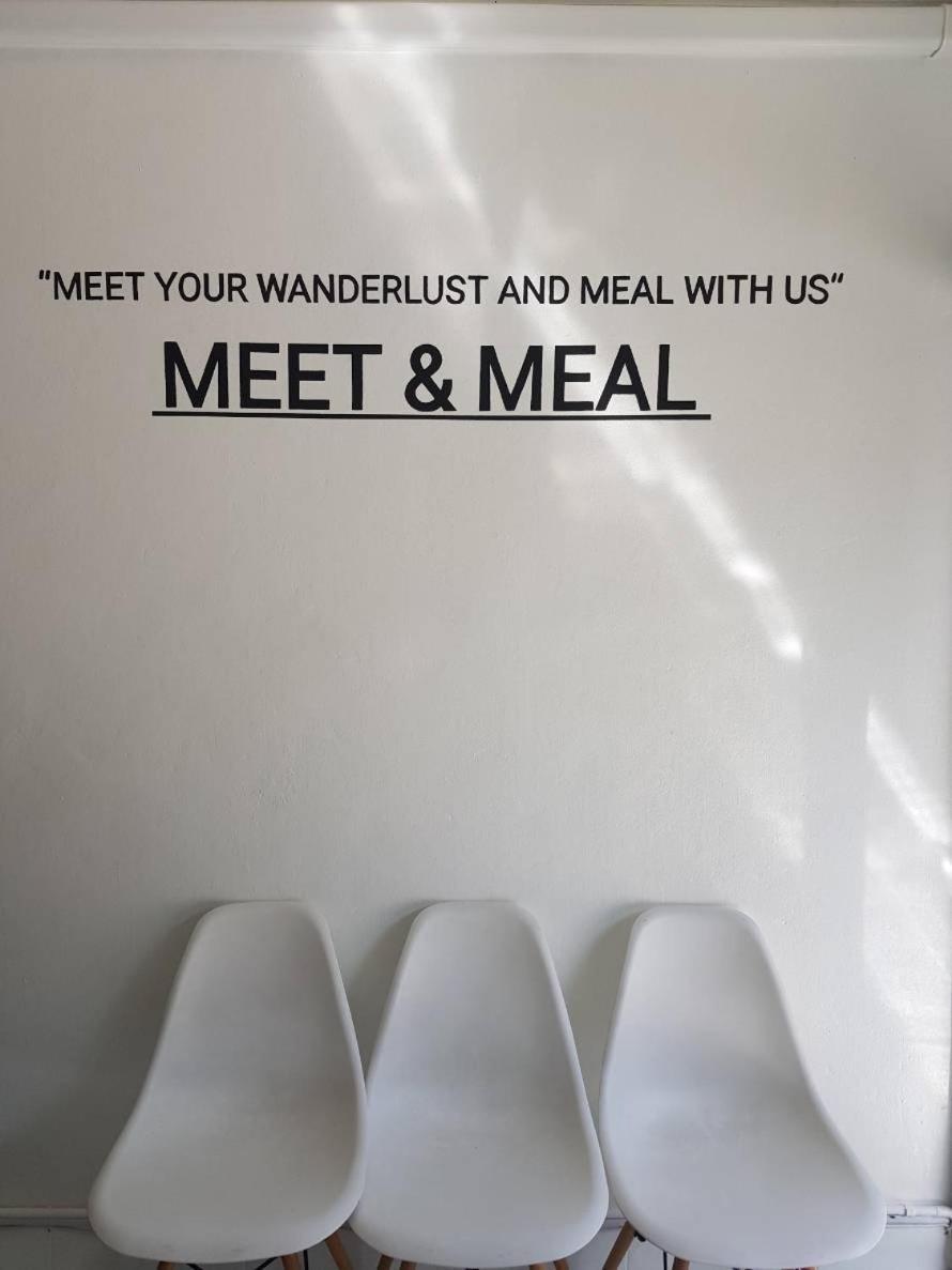 Meet & Meal Hostel กรุงเทพมหานคร ภายนอก รูปภาพ
