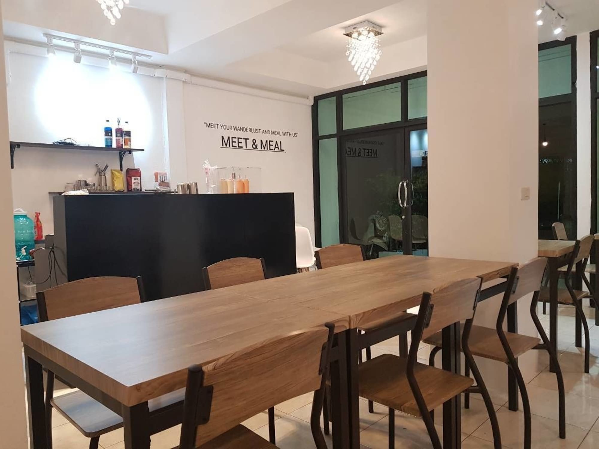 Meet & Meal Hostel กรุงเทพมหานคร ภายนอก รูปภาพ